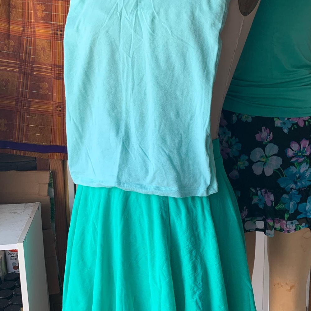 Clothing - Picture 5 of 7